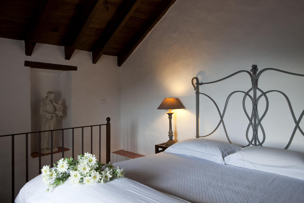 Convento Sao Saturnino Hotel Коларес Стая снимка