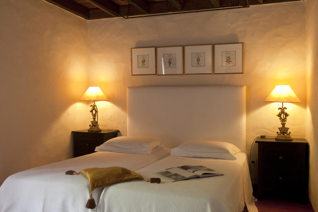 Convento Sao Saturnino Hotel Коларес Стая снимка